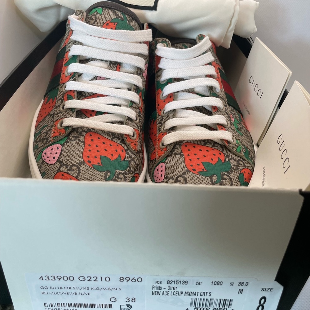 Authentic Gucci Strawberry Sneakers - Picture 4 of 8